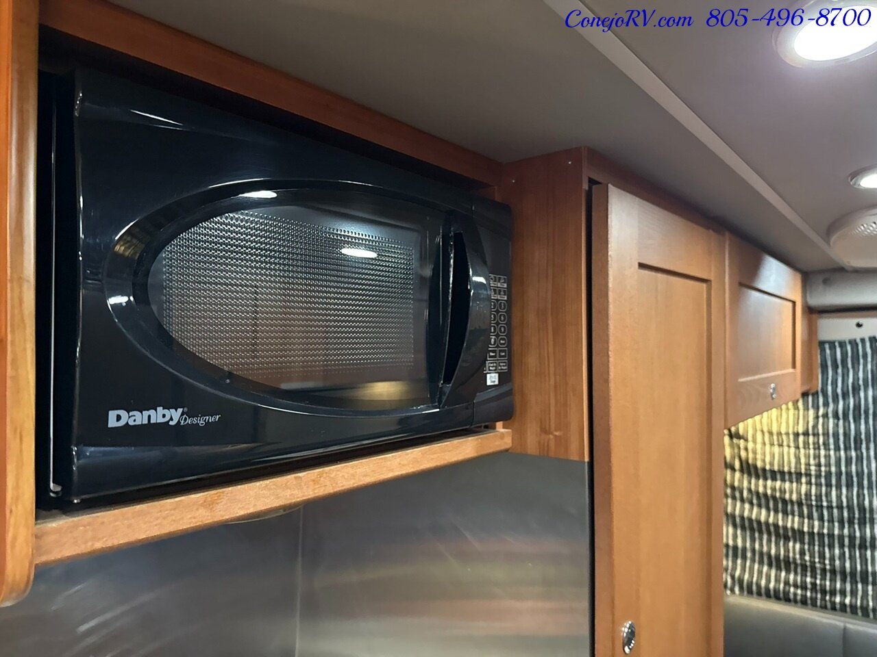 2019 Roadtrek Simplicity SRT Full Galley Power Rear Lounge   - Photo 11 - Thousand Oaks, CA 91360