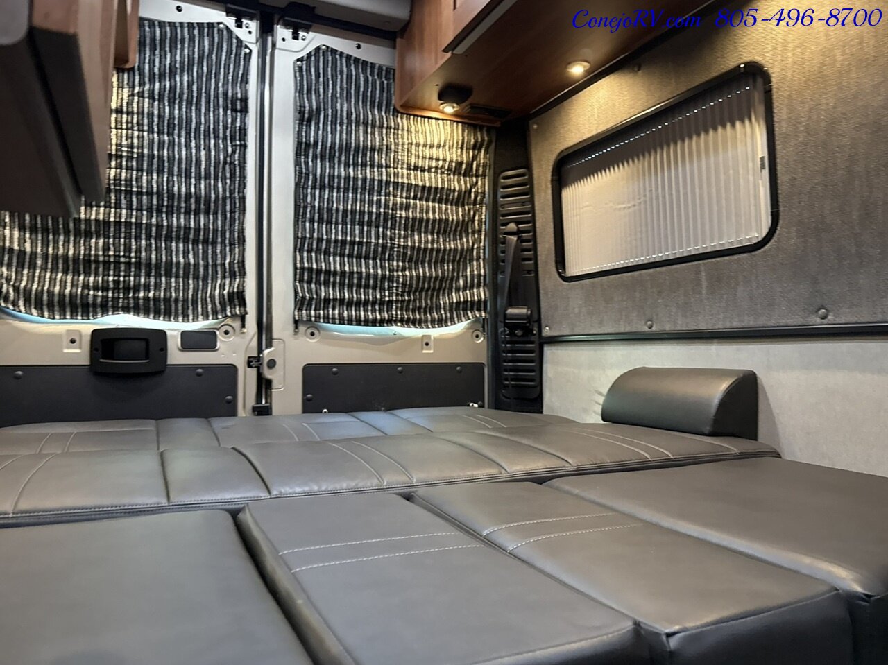 2019 Roadtrek Simplicity SRT Full Galley Power Rear Lounge   - Photo 24 - Thousand Oaks, CA 91360