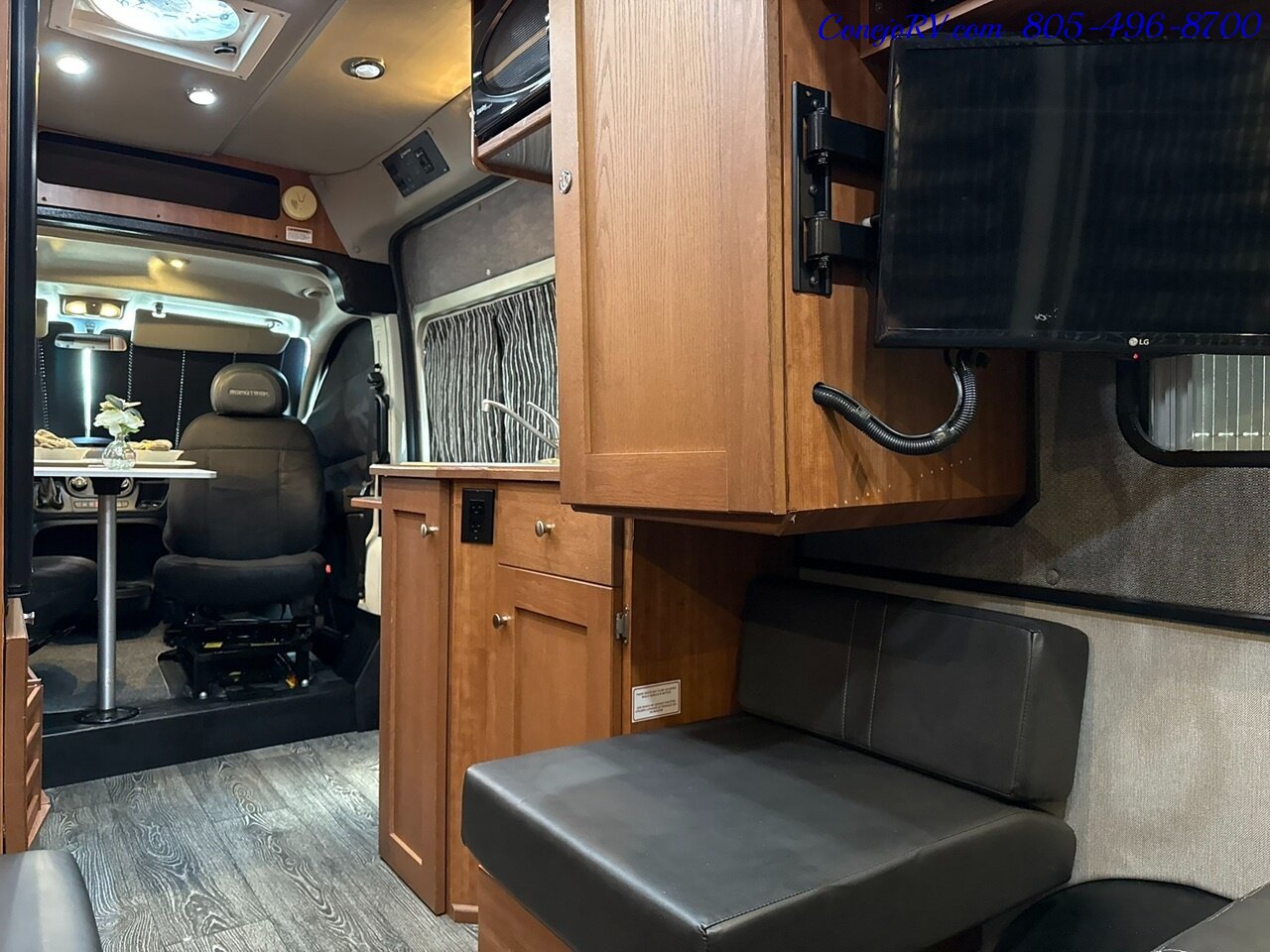 2019 Roadtrek Simplicity SRT Full Galley Power Rear Lounge   - Photo 29 - Thousand Oaks, CA 91360