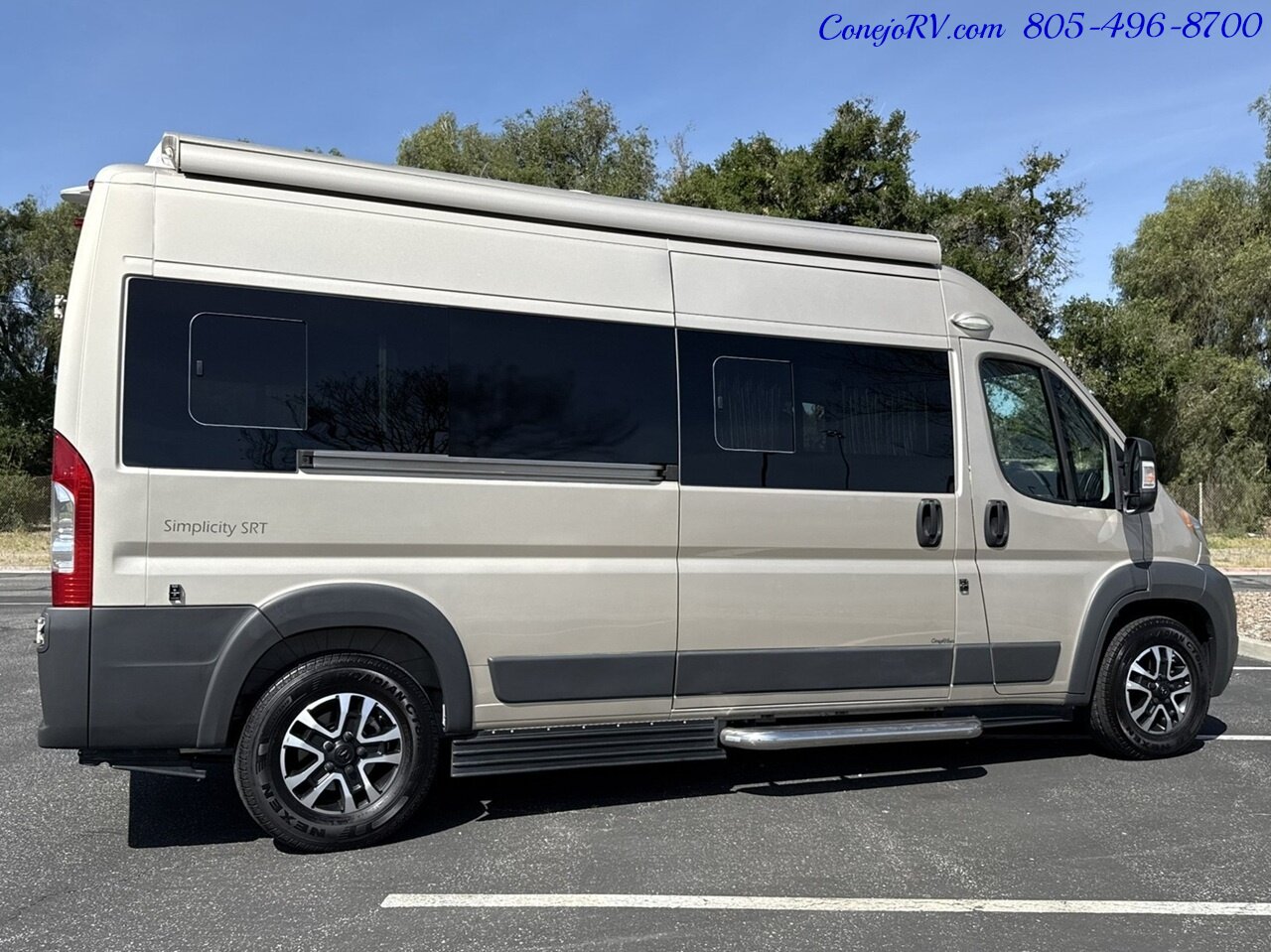 2019 Roadtrek Simplicity SRT Full Galley Power Rear Lounge   - Photo 4 - Thousand Oaks, CA 91360