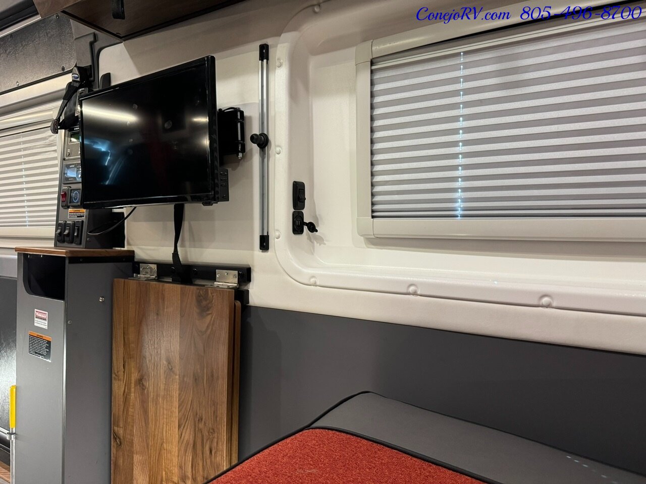 2022 Winnebago Roam 59RA Accessibility Power Lift Power Lounge Full Galley  30K Miles - Photo 24 - Thousand Oaks, CA 91360