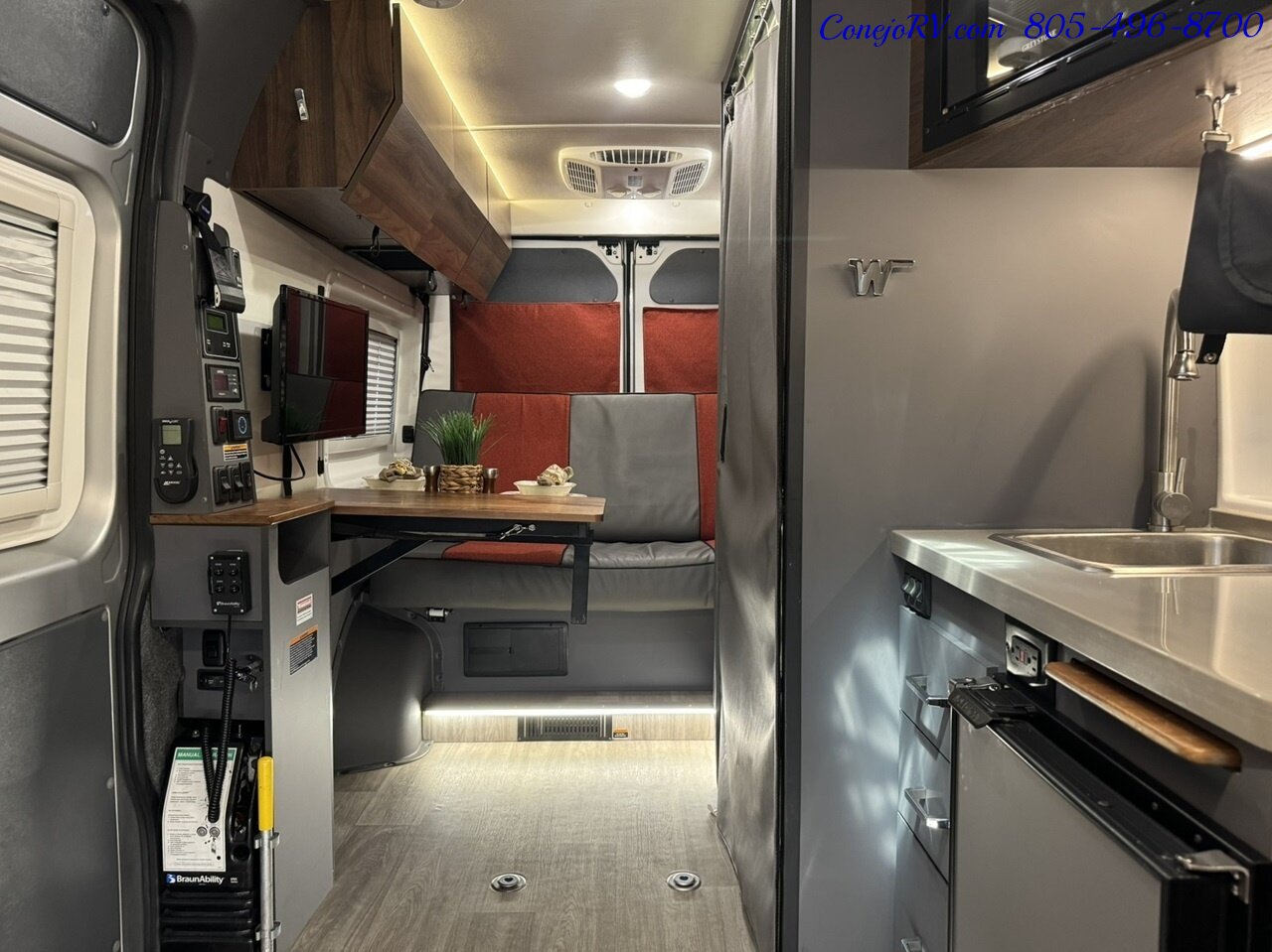 2022 Winnebago Roam 59RA Accessibility Power Lift Power Lounge Full Galley  30K Miles - Photo 5 - Thousand Oaks, CA 91360