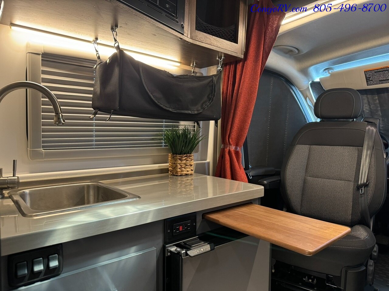 2022 Winnebago Roam 59RA Accessibility Power Lift Power Lounge Full Galley  30K Miles - Photo 11 - Thousand Oaks, CA 91360