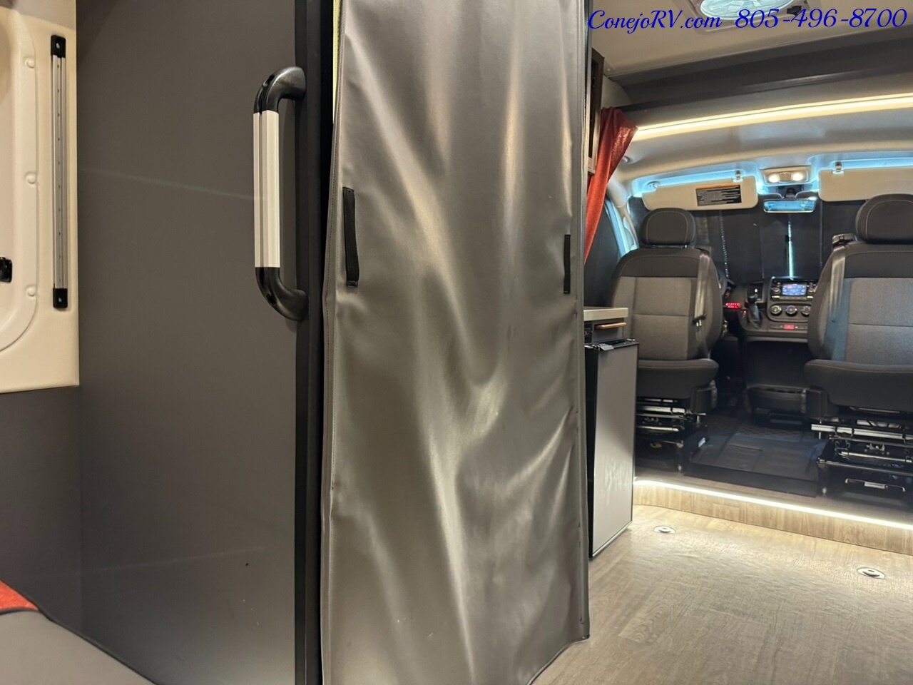 2022 Winnebago Roam 59RA Accessibility Power Lift Power Lounge Full Galley  30K Miles - Photo 27 - Thousand Oaks, CA 91360