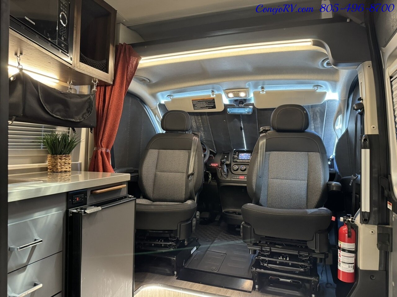 2022 Winnebago Roam 59RA Accessibility Power Lift Power Lounge Full Galley  30K Miles - Photo 28 - Thousand Oaks, CA 91360