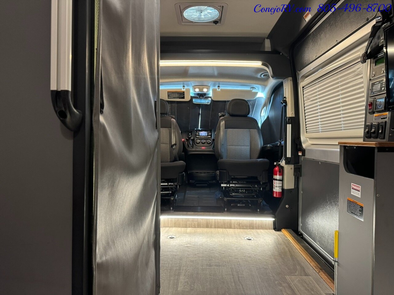 2022 Winnebago Roam 59RA Accessibility Power Lift Power Lounge Full Galley  30K Miles - Photo 25 - Thousand Oaks, CA 91360