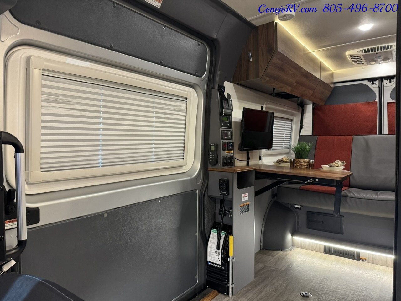 2022 Winnebago Roam 59RA Accessibility Power Lift Power Lounge Full Galley  30K Miles - Photo 7 - Thousand Oaks, CA 91360