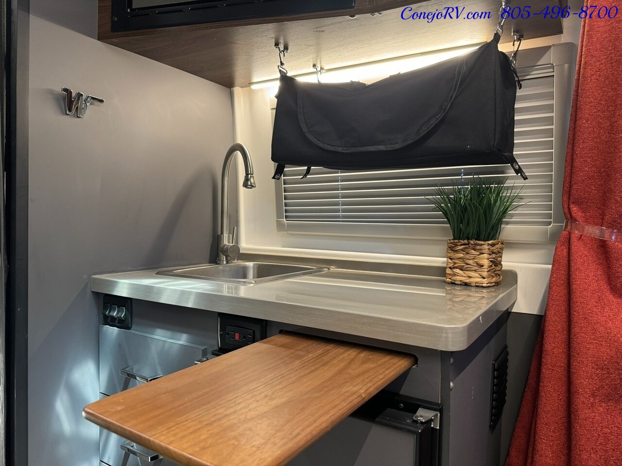 2022 Winnebago Roam 59RA Accessibility Power Lift Power Lounge Full Galley  30K Miles - Photo 8 - Thousand Oaks, CA 91360