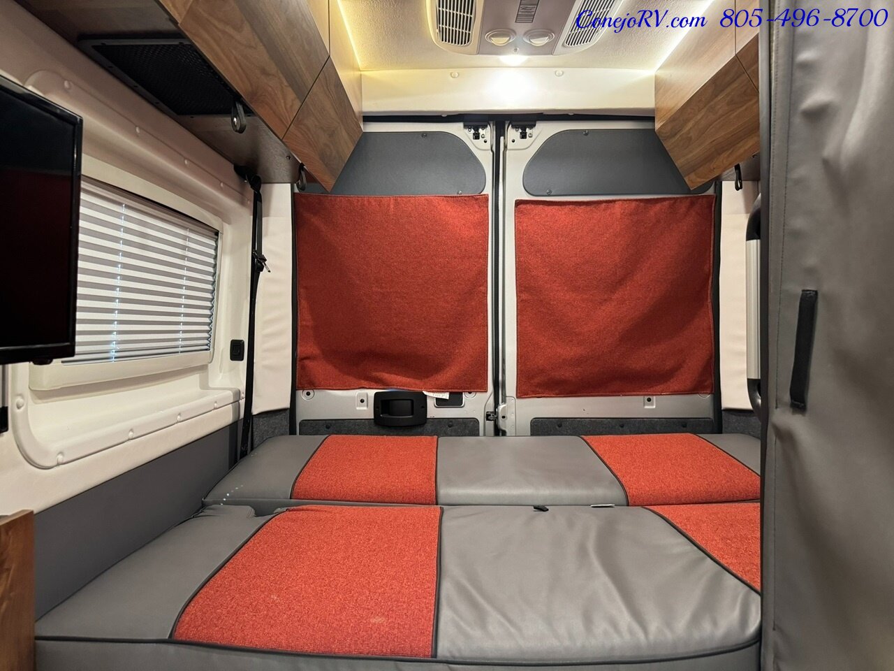 2022 Winnebago Roam 59RA Accessibility Power Lift Power Lounge Full Galley  30K Miles - Photo 21 - Thousand Oaks, CA 91360