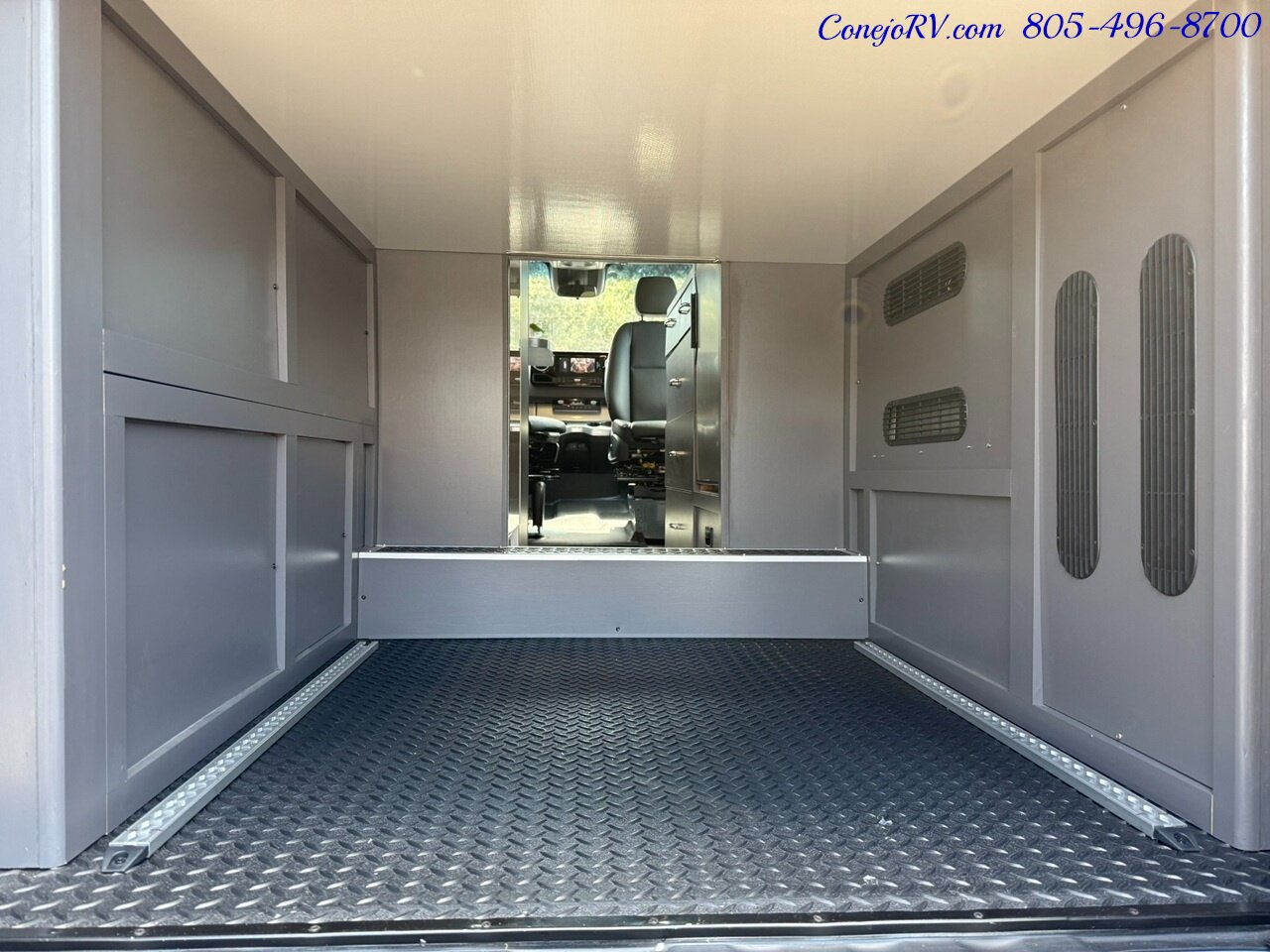 2023 Thor Sanctuary 19L 4X4 Sprinter Mercedes Turbo Diesel Lithium System 19K Miles - Photo 23 - Thousand Oaks, CA 91360