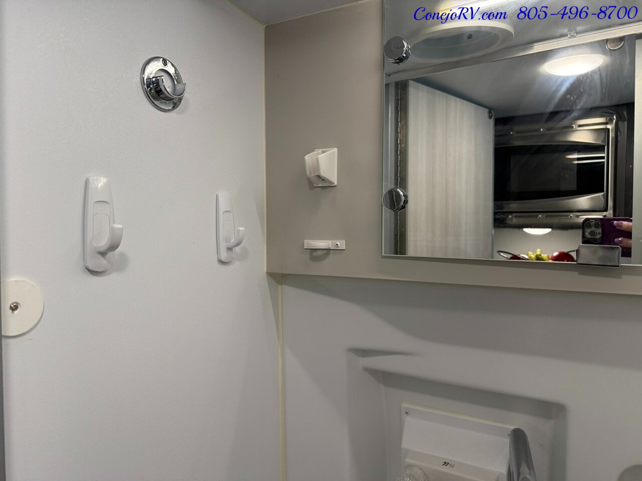 2023 Thor Sanctuary 19L 4X4 Sprinter Mercedes Turbo Diesel Lithium System 19K Miles - Photo 17 - Thousand Oaks, CA 91360