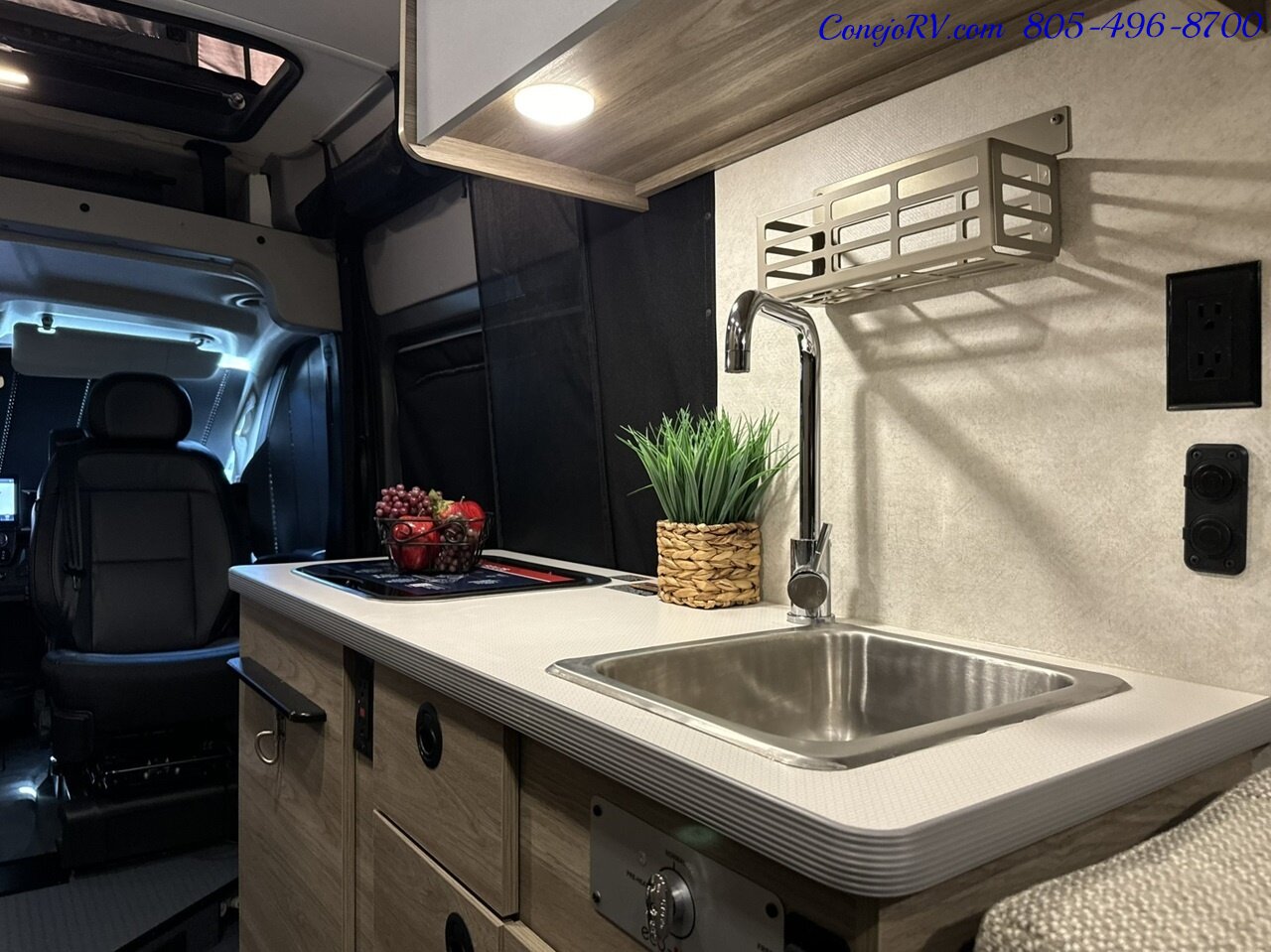 2025 Winnebago Solis 59PX Murphy Bed Pop Top Full Galley   - Photo 15 - Thousand Oaks, CA 91360