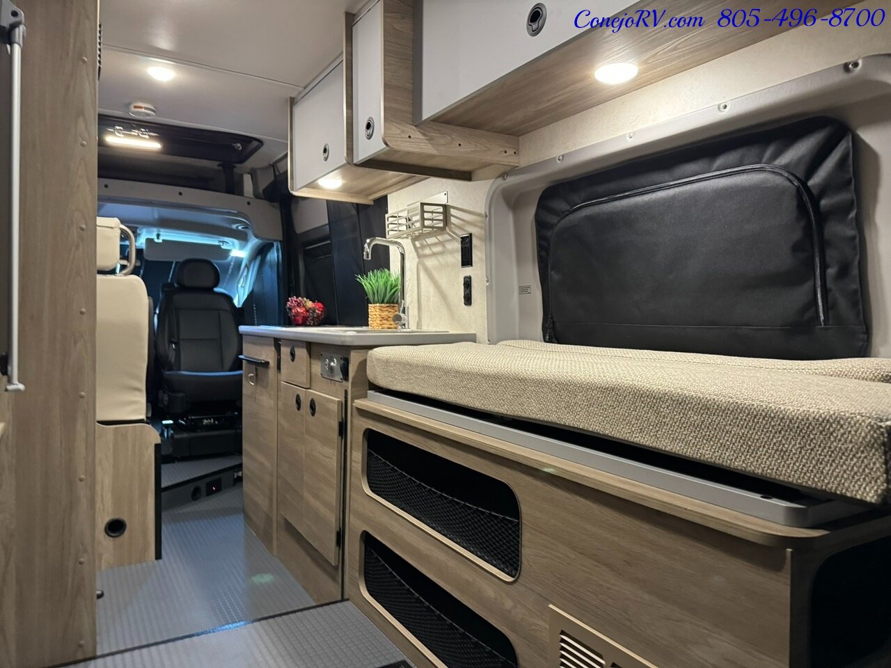 2025 Winnebago Solis 59PX Murphy Bed Pop Top Full Galley   - Photo 26 - Thousand Oaks, CA 91360