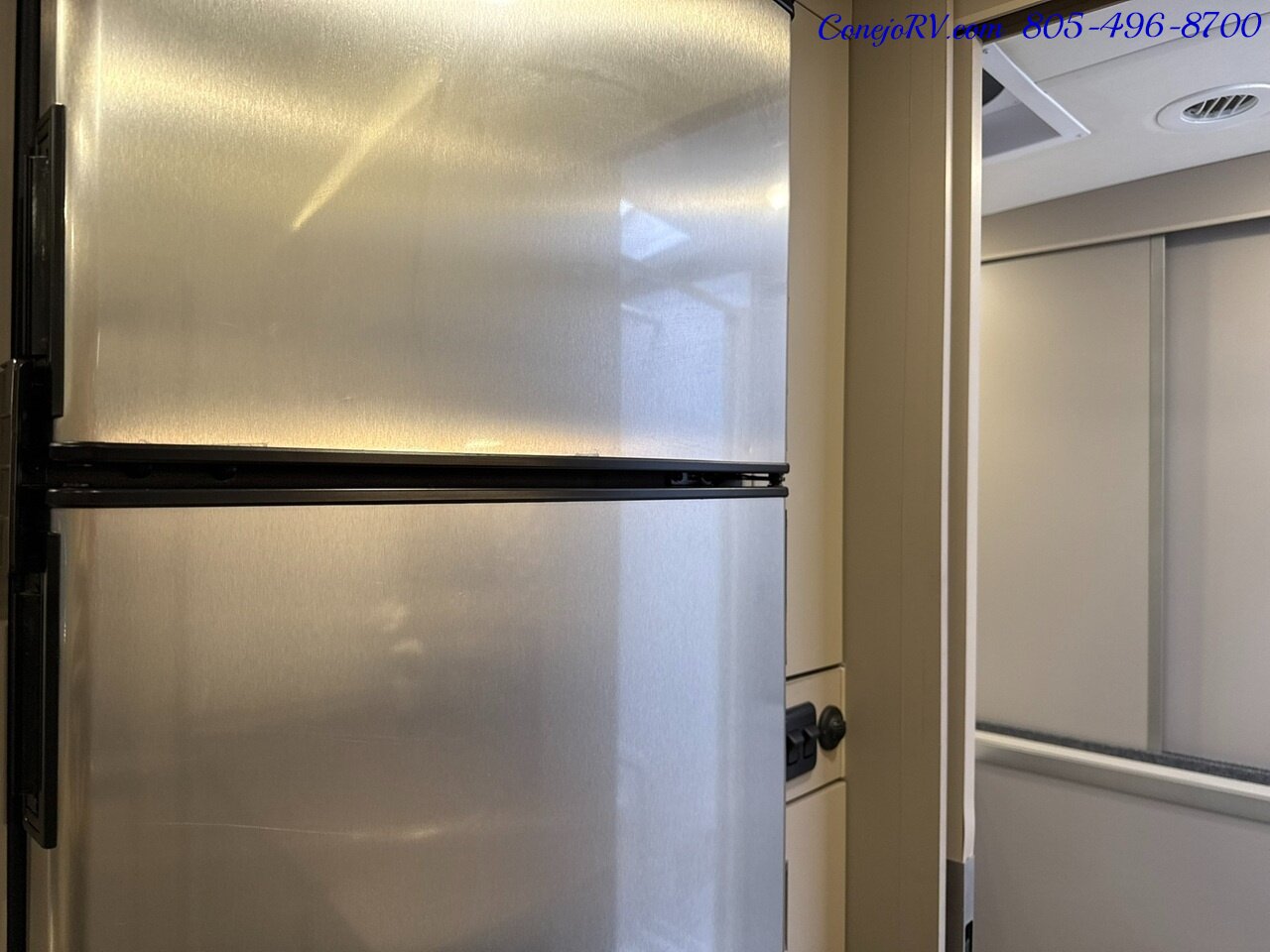 2025 Winnebago View 24T Slide-Out Murphy Bed Mercedes Turbo Diesel Full  Body Paint - Photo 17 - Thousand Oaks, CA 91360