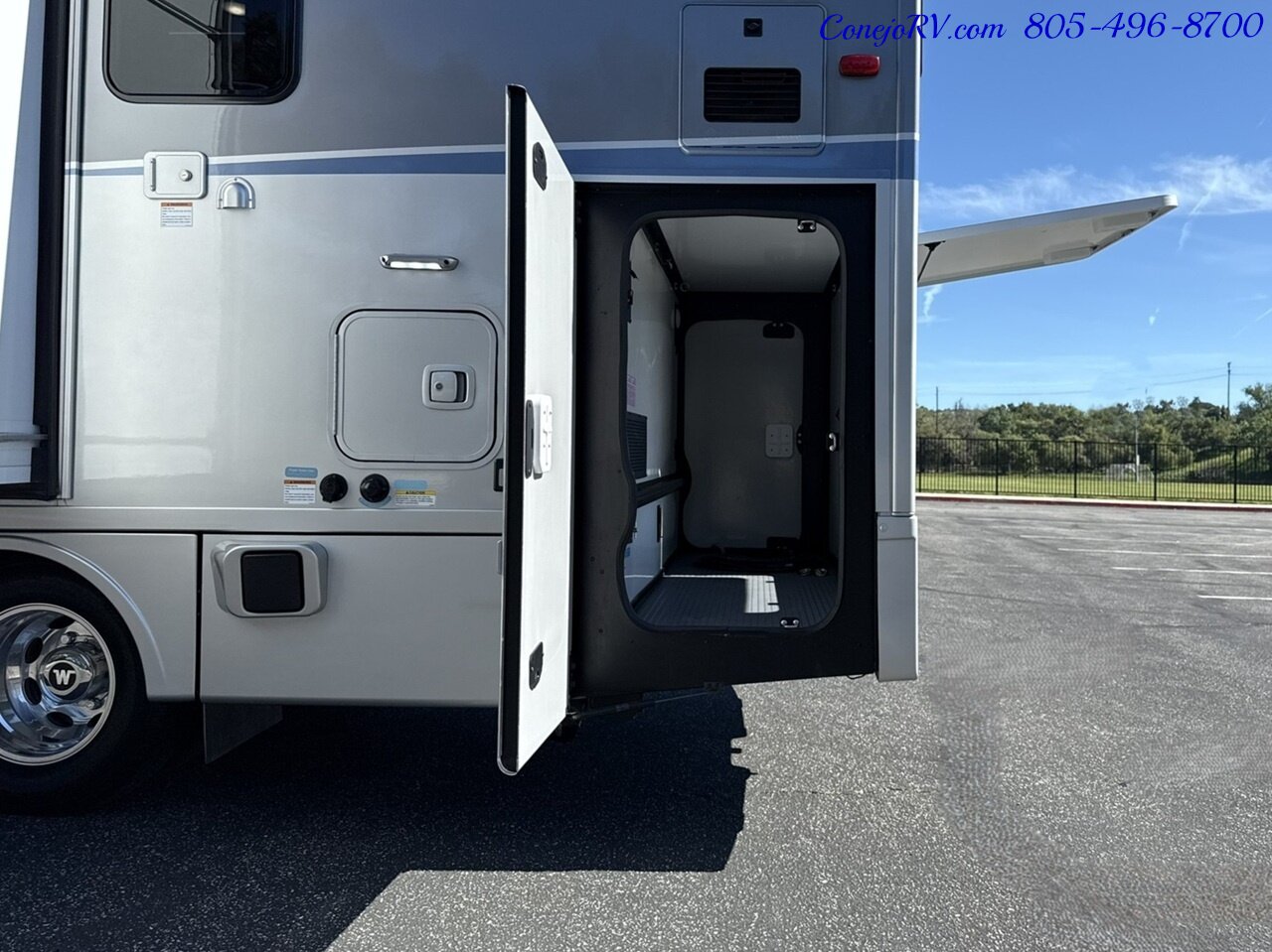 2025 Winnebago View 24T Slide-Out Murphy Bed Mercedes Turbo Diesel Full  Body Paint - Photo 46 - Thousand Oaks, CA 91360