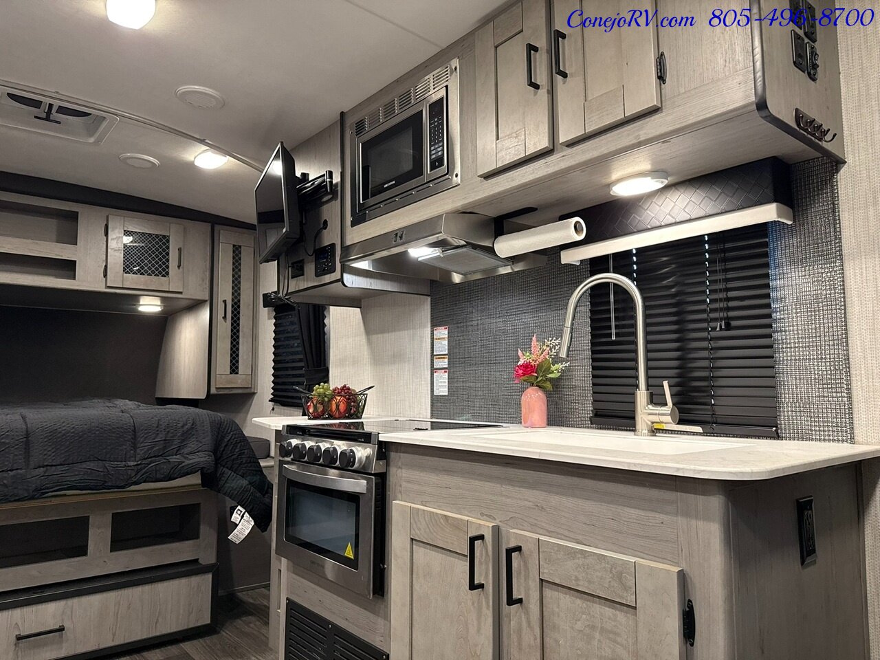 2021 Heartland Mallard M210RB Slide Out Queen Bed Full Galley Travel Trailer - Photo 6 - Thousand Oaks, CA 91360