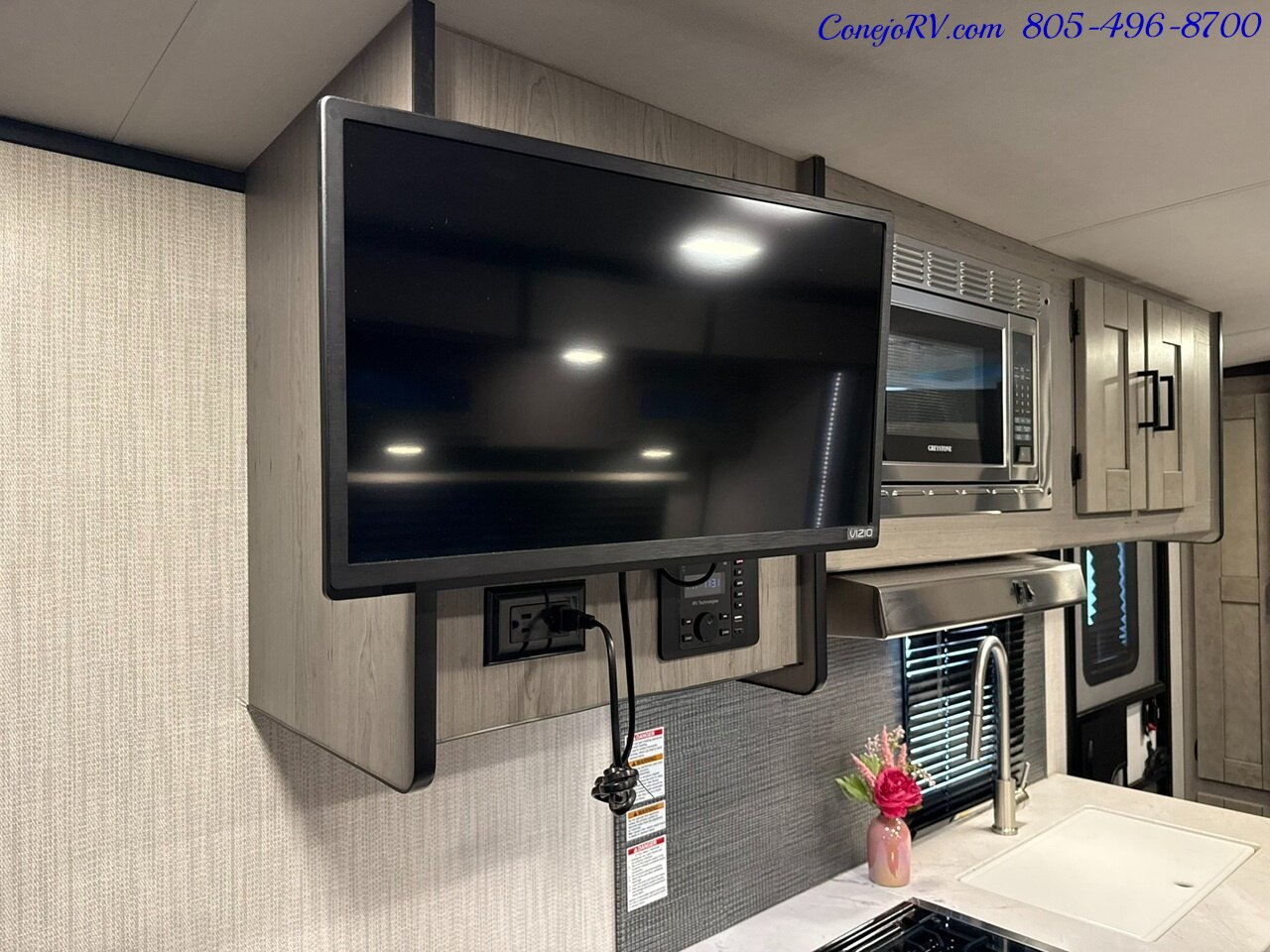 2021 Heartland Mallard M210RB Slide Out Queen Bed Full Galley Travel Trailer - Photo 13 - Thousand Oaks, CA 91360