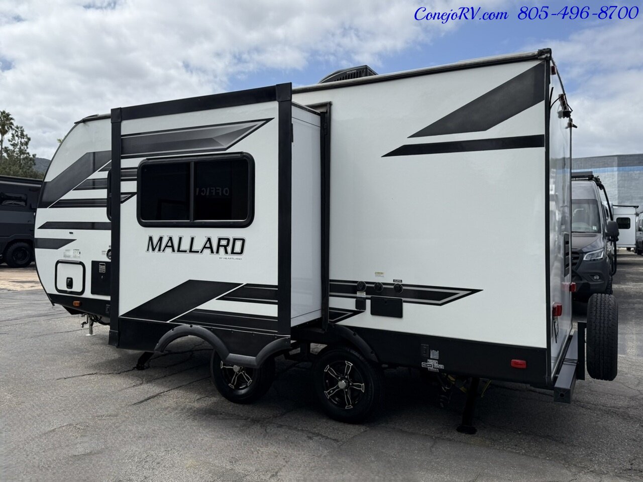 2021 Heartland Mallard M210RB Slide Out Queen Bed Full Galley Travel Trailer - Photo 2 - Thousand Oaks, CA 91360