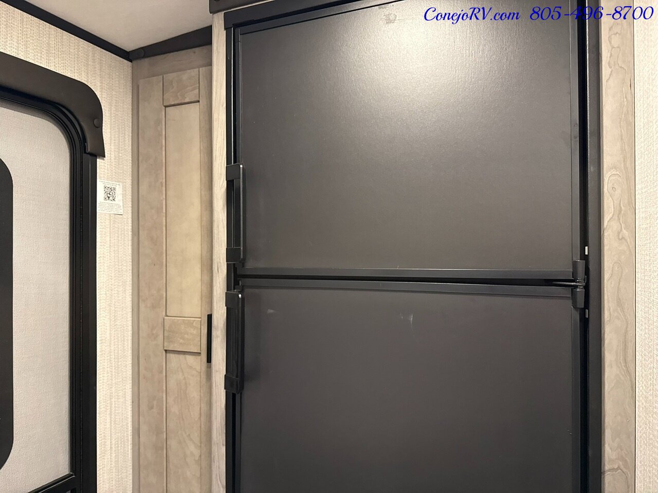 2021 Heartland Mallard M210RB Slide Out Queen Bed Full Galley Travel Trailer - Photo 11 - Thousand Oaks, CA 91360