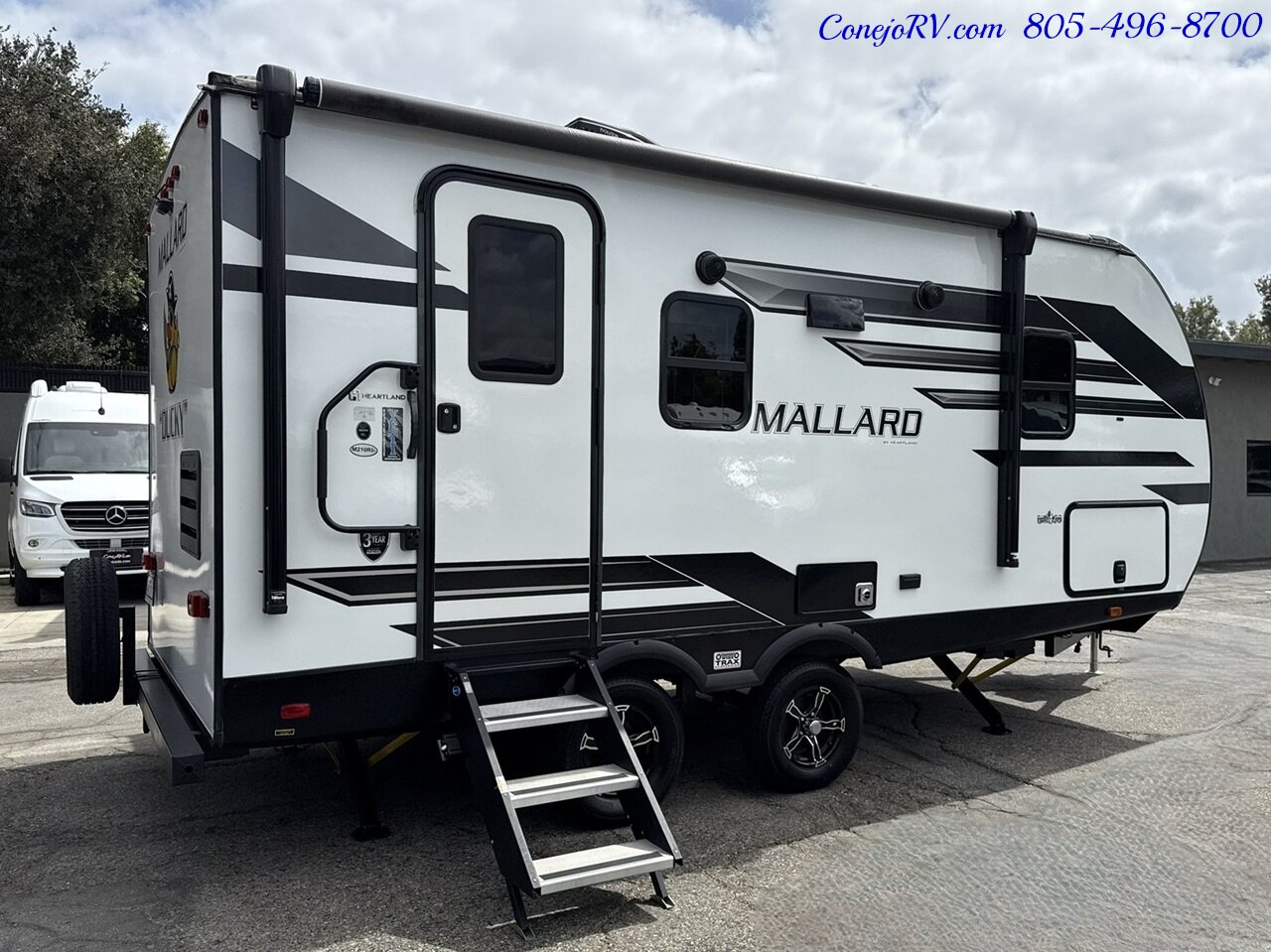 2021 Heartland Mallard M210RB Slide Out Queen Bed Full Galley Travel Trailer - Photo 4 - Thousand Oaks, CA 91360
