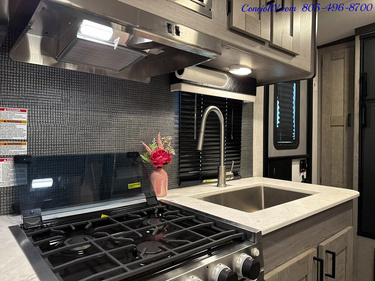 2021 Heartland Mallard M210RB Slide Out Queen Bed Full Galley Travel Trailer - Photo 15 - Thousand Oaks, CA 91360