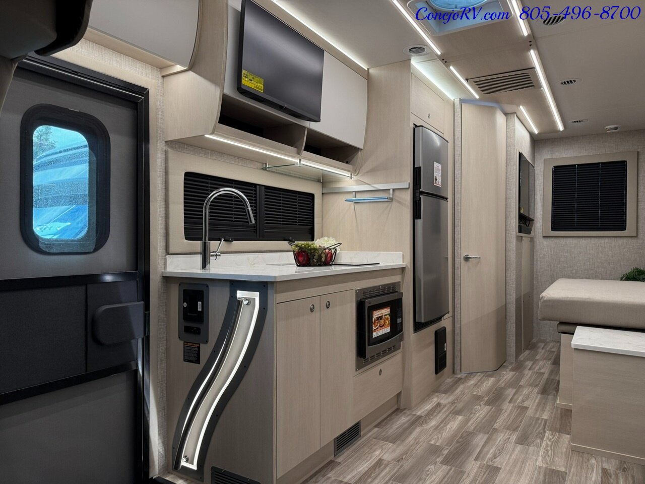 2026 Tiffin Wayfarer 25XPW Full Wall Slide-Out Theater Seats Mercedes Turbo Diesel Full Body Paint - Photo 7 - Thousand Oaks, CA 91360