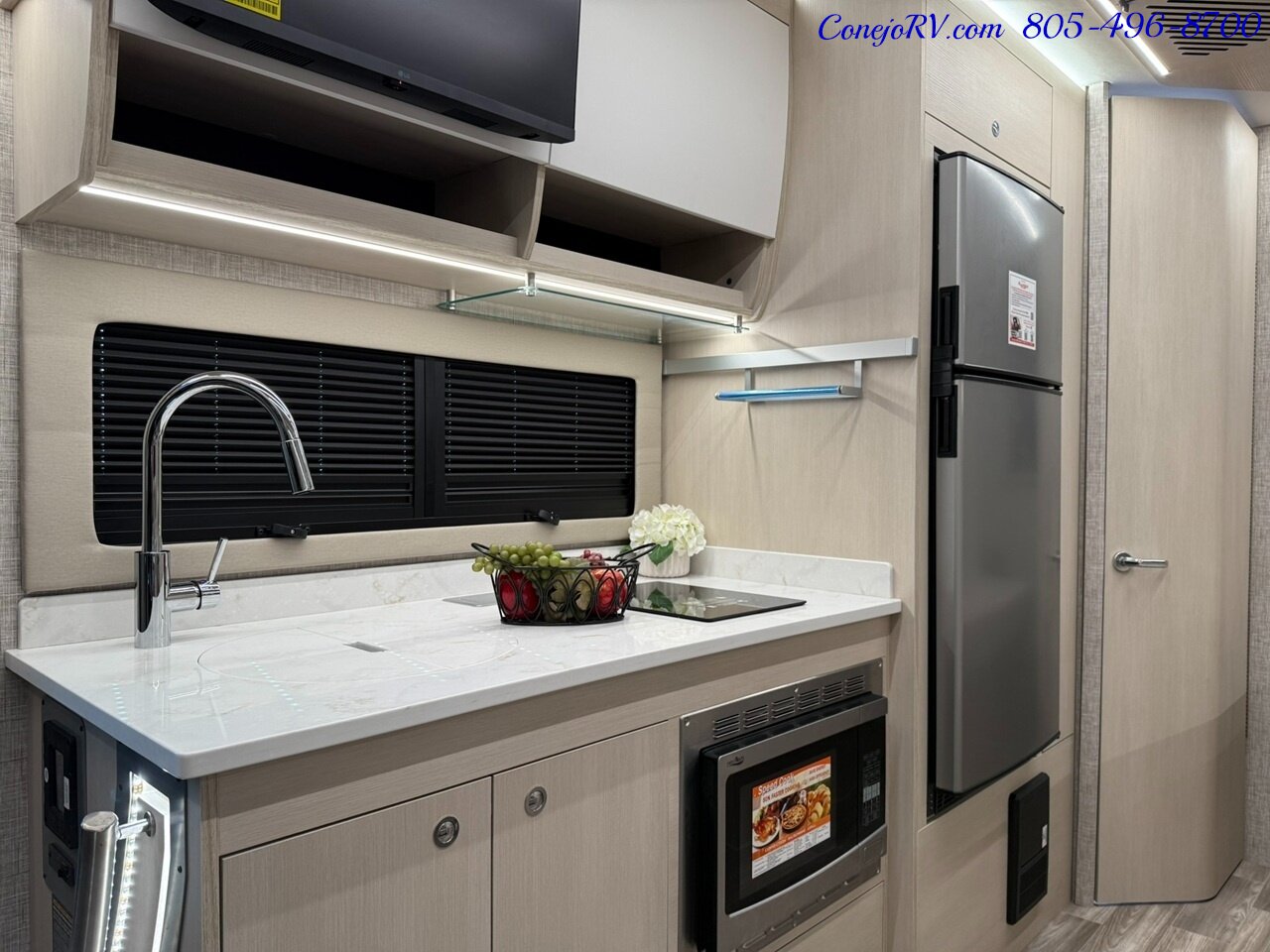 2026 Tiffin Wayfarer 25XPW Full Wall Slide-Out Theater Seats Mercedes Turbo Diesel Full Body Paint - Photo 12 - Thousand Oaks, CA 91360