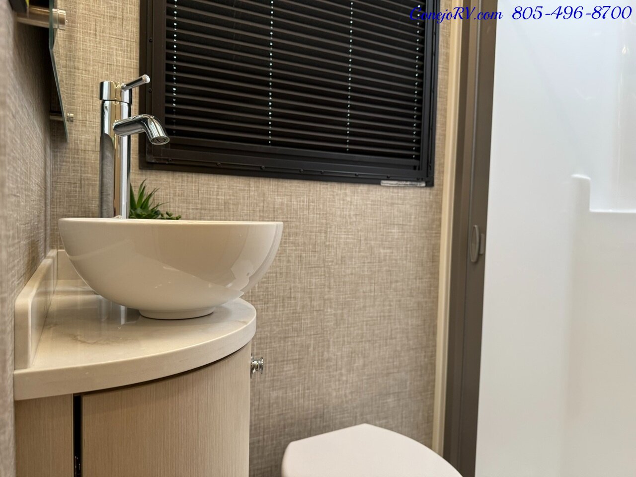 2026 Tiffin Wayfarer 25XPW Full Wall Slide-Out Theater Seats Mercedes Turbo Diesel Full Body Paint - Photo 19 - Thousand Oaks, CA 91360