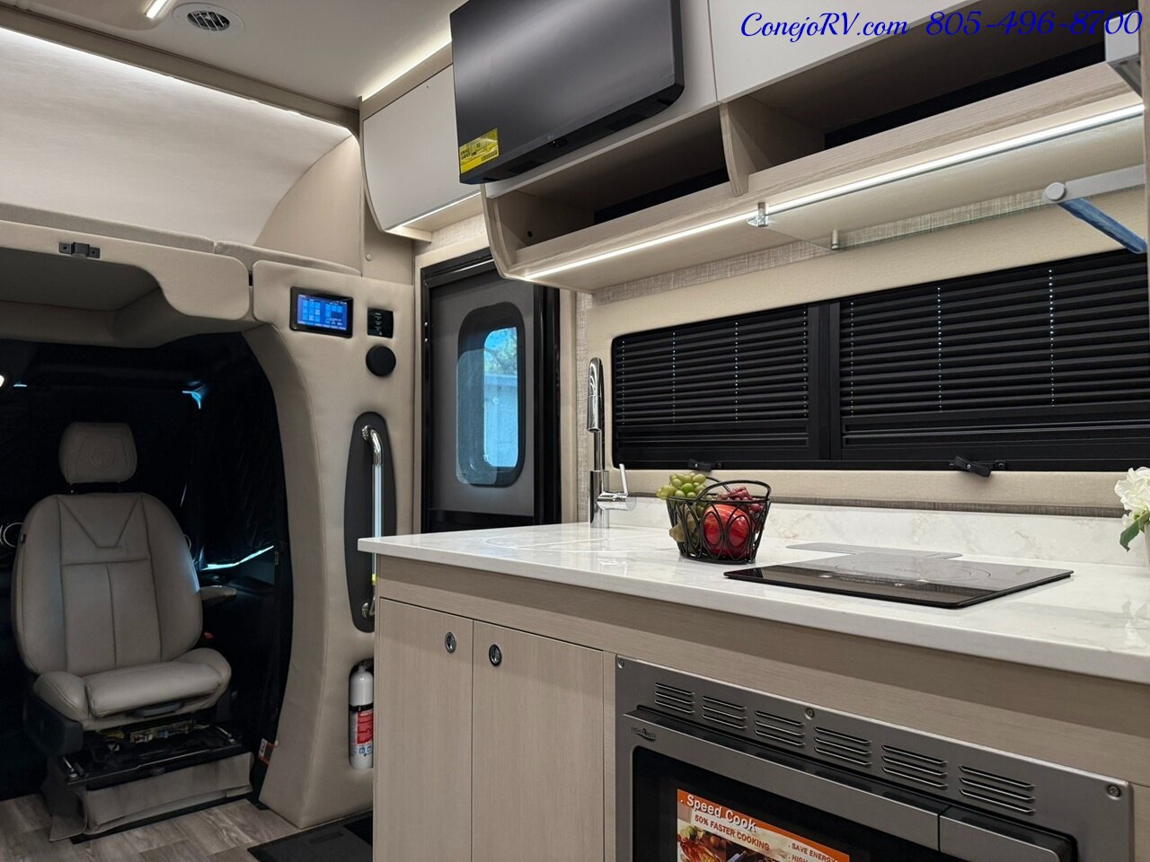 2026 Tiffin Wayfarer 25XPW Full Wall Slide-Out Theater Seats Mercedes Turbo Diesel Full Body Paint - Photo 18 - Thousand Oaks, CA 91360