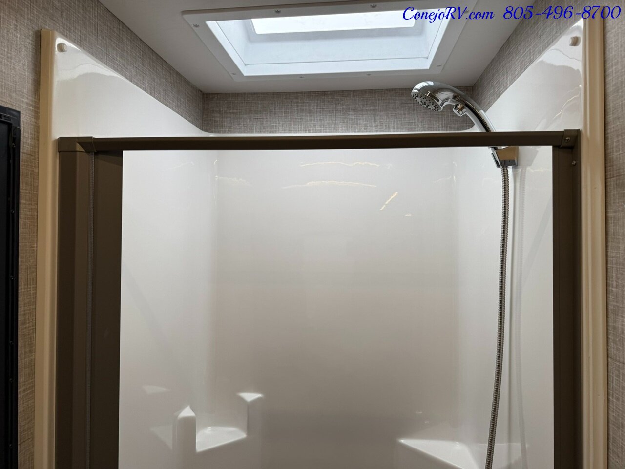 2026 Tiffin Wayfarer 25XPW Full Wall Slide-Out Theater Seats Mercedes Turbo Diesel Full Body Paint - Photo 20 - Thousand Oaks, CA 91360