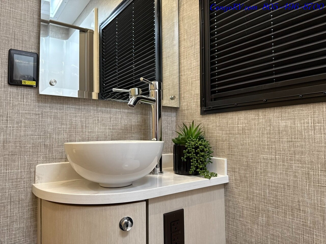 2026 Tiffin Wayfarer 25XPW Full Wall Slide-Out Theater Seats Mercedes Turbo Diesel Full Body Paint - Photo 21 - Thousand Oaks, CA 91360