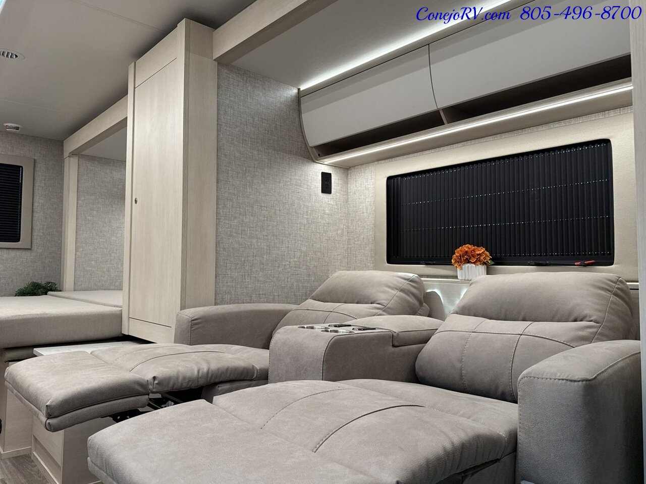 2026 Tiffin Wayfarer 25XPW Full Wall Slide-Out Theater Seats Mercedes Turbo Diesel Full Body Paint - Photo 32 - Thousand Oaks, CA 91360
