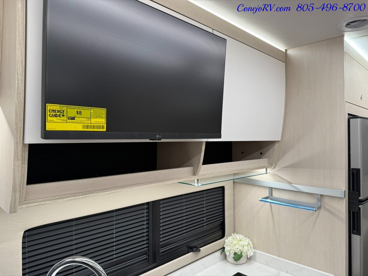 2026 Tiffin Wayfarer 25XPW Full Wall Slide-Out Theater Seats Mercedes Turbo Diesel Full Body Paint - Photo 15 - Thousand Oaks, CA 91360