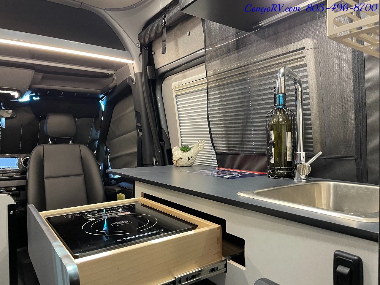 2023 WINNEBAGO Revel 44E 4X4 Sprinter Mercedes Turbo Diesel Lithium Battery   - Photo 14 - Thousand Oaks, CA 91360