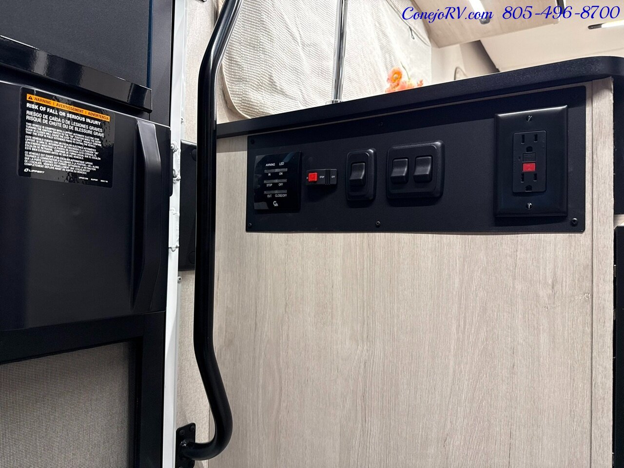 2027 Winnebago Elora 19DC 2.8KW Generator Convertible Gear Garage   - Photo 10 - Thousand Oaks, CA 91360