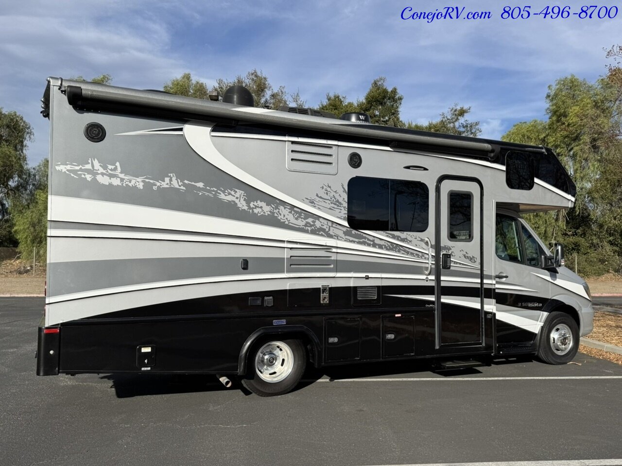 2020 Dynamax Isata 3 Series 24FW Full-Wall Slide HYDRAULIC LEVELERS Full Body Paint  Mercedes Turbo Diesel - Photo 4 - Thousand Oaks, CA 91360