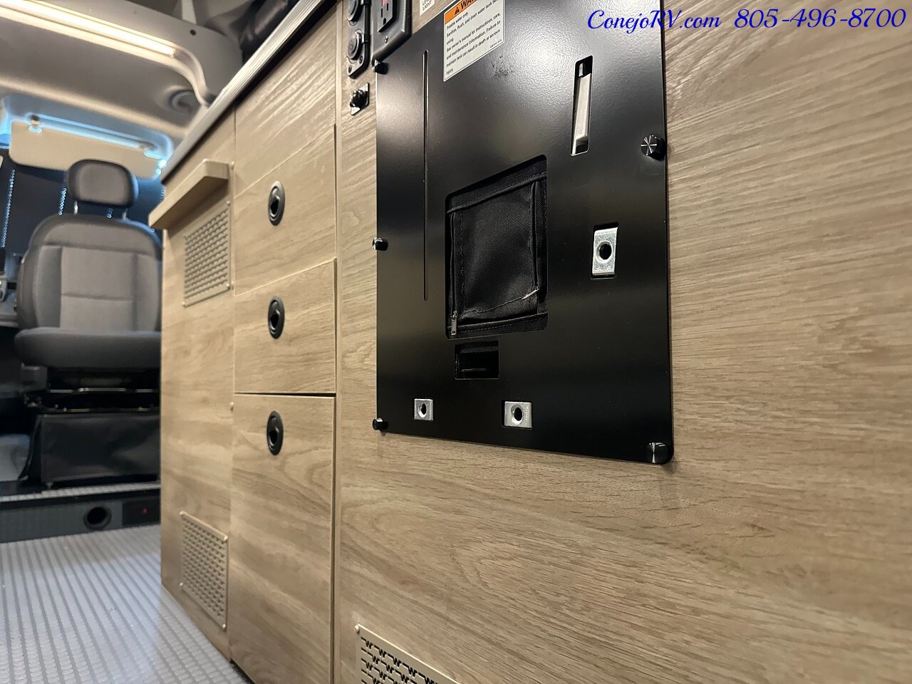 2024 Winnebago Solis Pocket 36B Lithium System Enclosed Rear Bath   - Photo 16 - Thousand Oaks, CA 91360