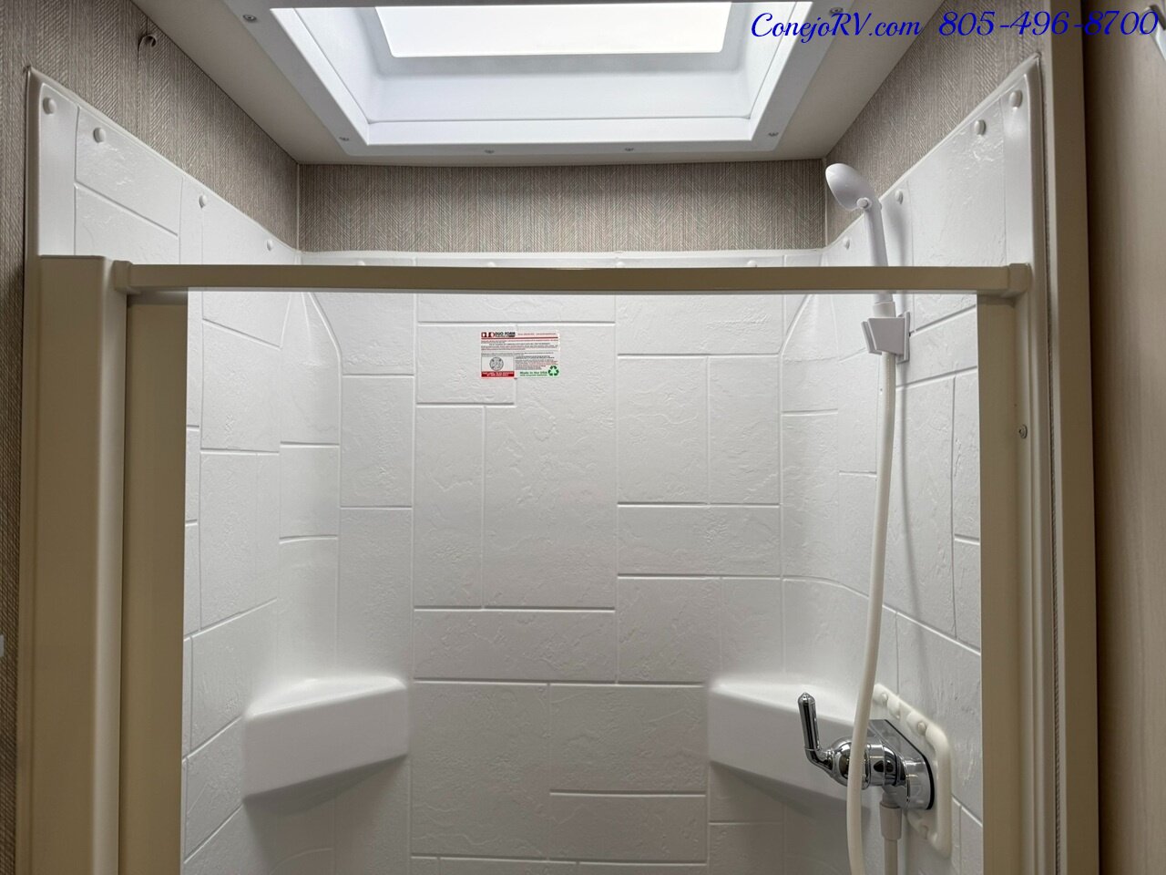 2024 Winnebago Vita 24P Full Wall Slide-Out Theater Seats Mercedes Turbo Diesel 6K Miles - Photo 17 - Thousand Oaks, CA 91360