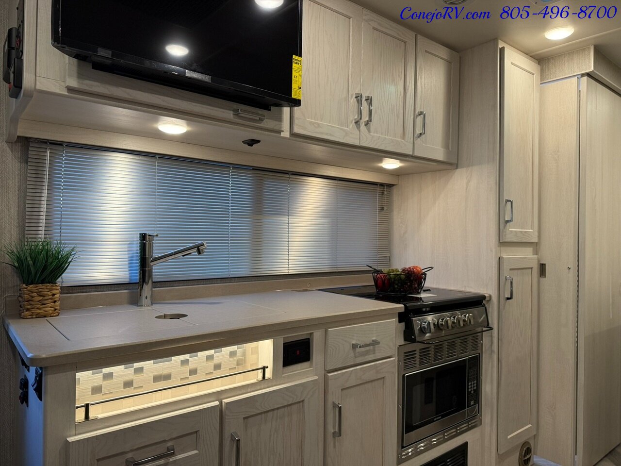 2024 Winnebago Vita 24P Full Wall Slide-Out Theater Seats Mercedes Turbo Diesel 6K Miles - Photo 11 - Thousand Oaks, CA 91360