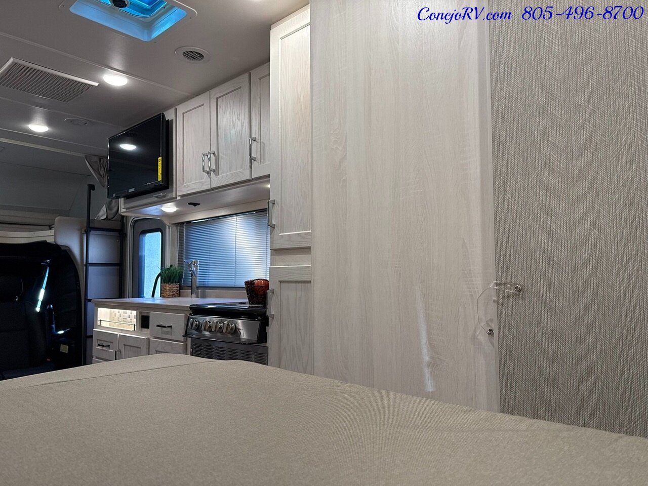 2024 Winnebago Vita 24P Full Wall Slide-Out Theater Seats Mercedes Turbo Diesel 6K Miles - Photo 22 - Thousand Oaks, CA 91360