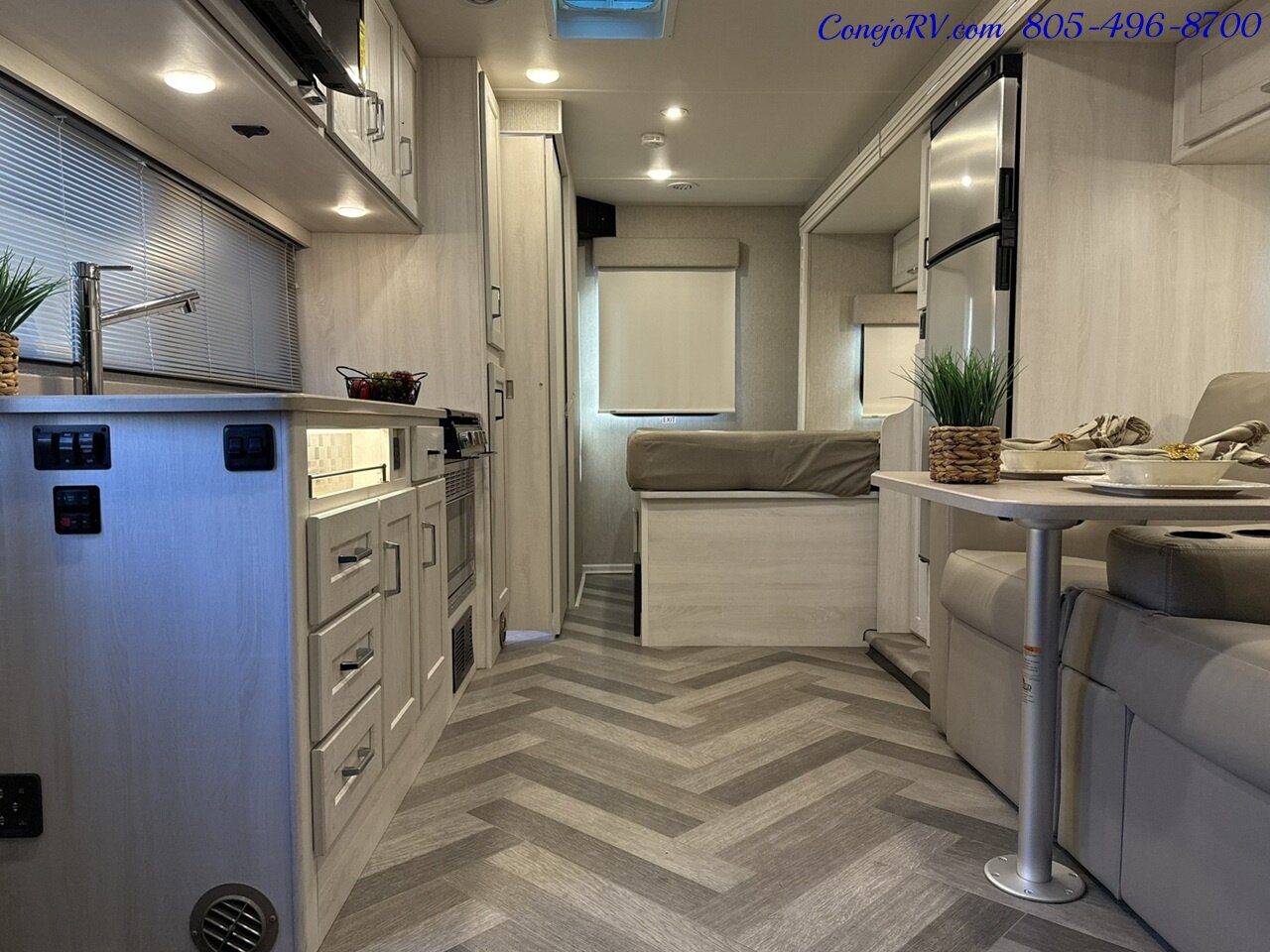 2024 Winnebago Vita 24P Full Wall Slide-Out Theater Seats Mercedes Turbo Diesel 6K Miles - Photo 5 - Thousand Oaks, CA 91360