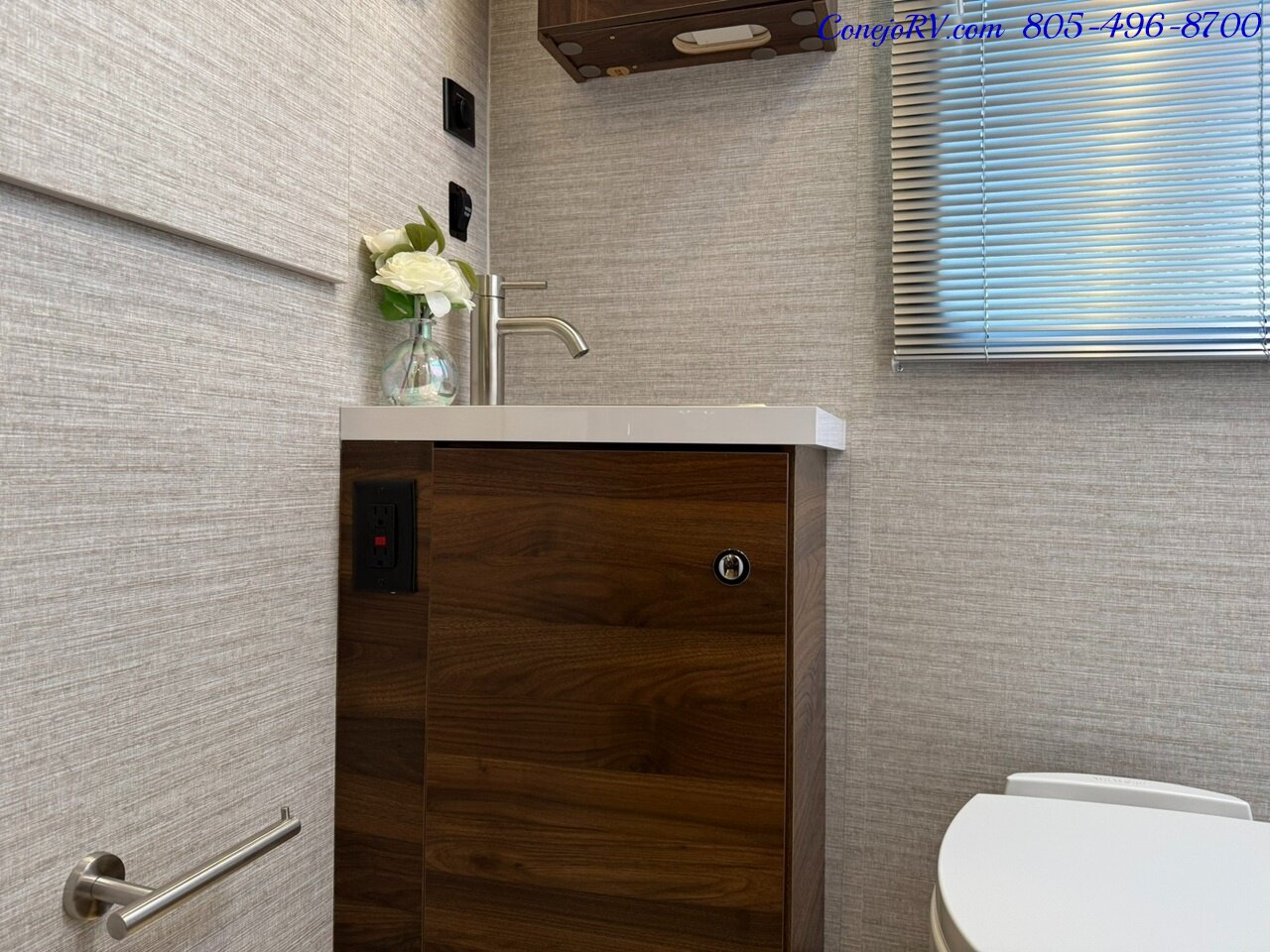 2024 Winnebago View 24D Full Wall Slide-Out Mercedes Turbo Diesel Full Body Paint - Photo 20 - Thousand Oaks, CA 91360