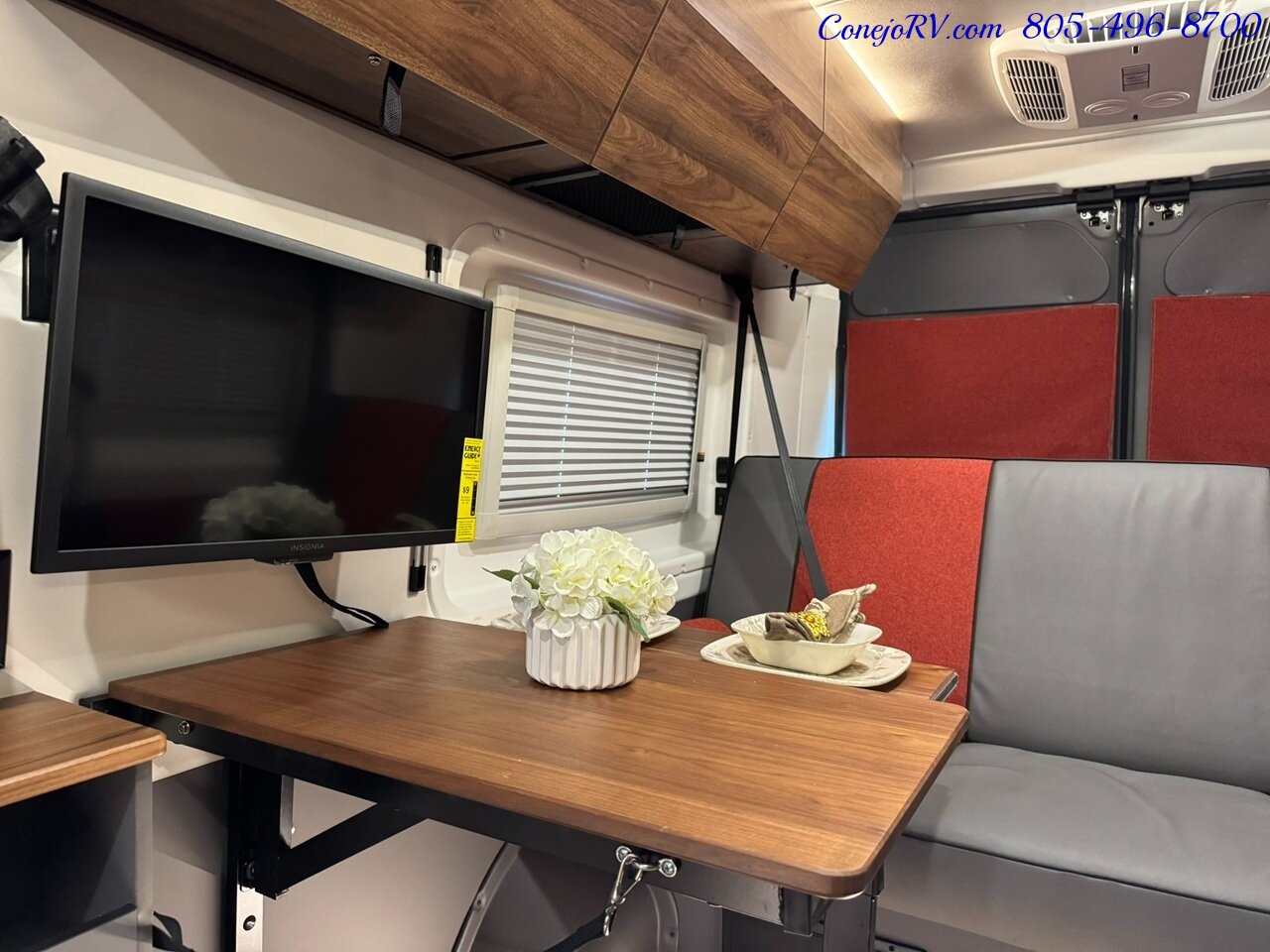2024 Winnebago Roam 59RZ Accessibility Power Lift Power Lounge Full Galley - Photo 19 - Thousand Oaks, CA 91360