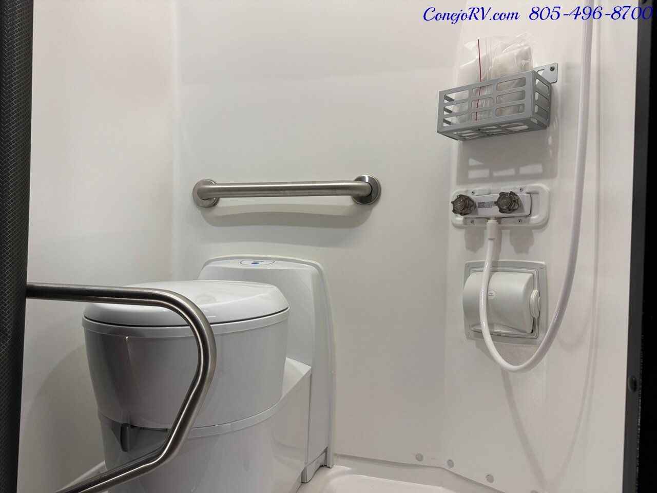 2024 Winnebago Roam 59RZ Accessibility Power Lift Power Lounge Full Galley - Photo 16 - Thousand Oaks, CA 91360