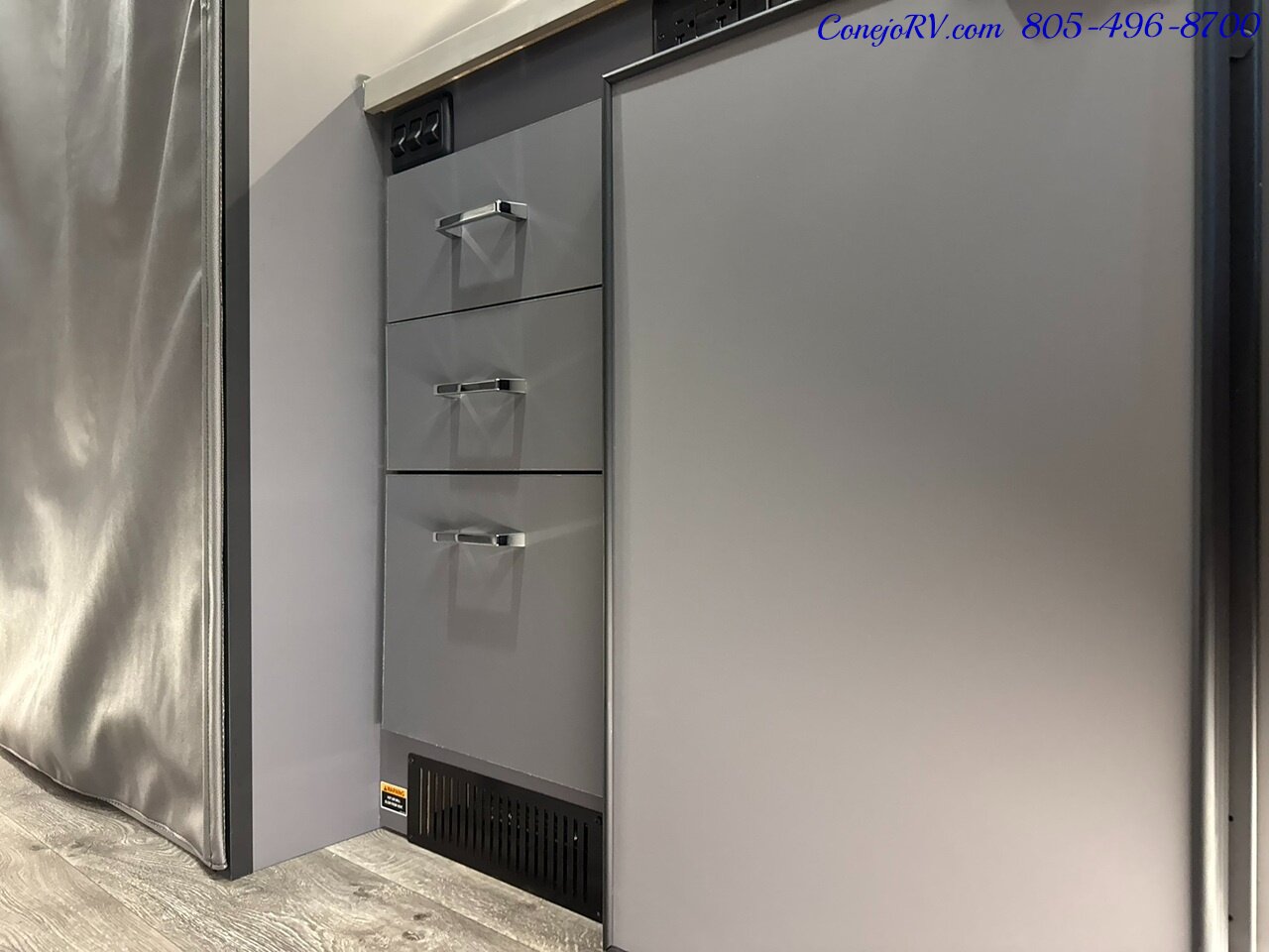 2024 Winnebago Roam 59RZ Accessibility Power Lift Power Lounge Full Galley - Photo 9 - Thousand Oaks, CA 91360