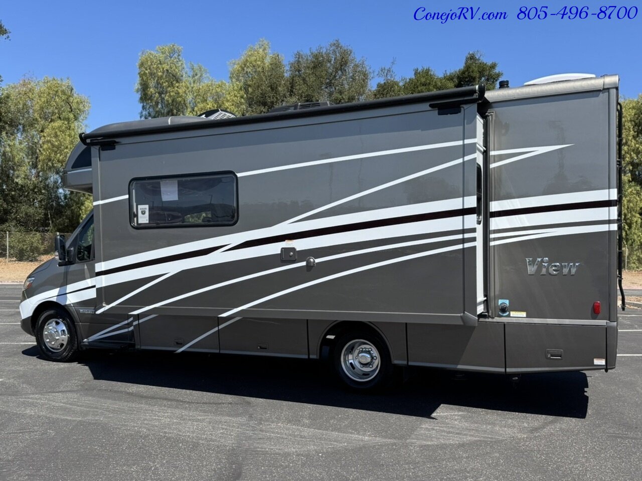 2023 Winnebago View 24DD Full Wall Slide-Out Mercedes Turbo Diesel  Full Body Paint 8K Miles - Photo 2 - Thousand Oaks, CA 91360