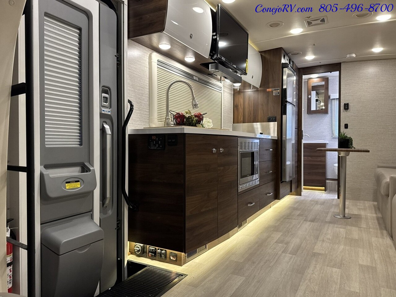 2023 Winnebago View 24DD Full Wall Slide-Out Mercedes Turbo Diesel  Full Body Paint 8K Miles - Photo 7 - Thousand Oaks, CA 91360