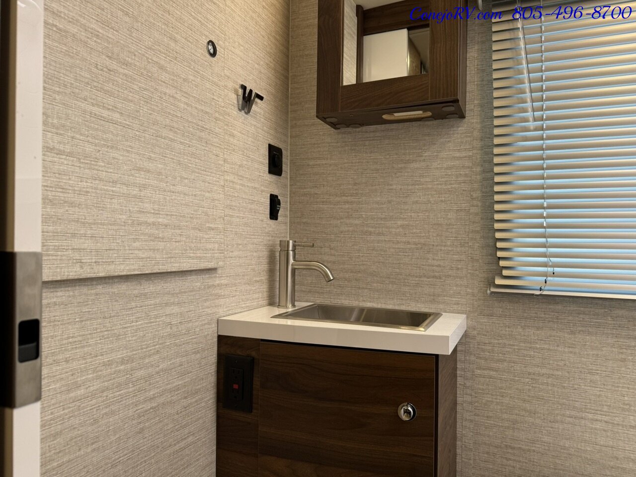 2023 Winnebago View 24DD Full Wall Slide-Out Mercedes Turbo Diesel  Full Body Paint 8K Miles - Photo 22 - Thousand Oaks, CA 91360