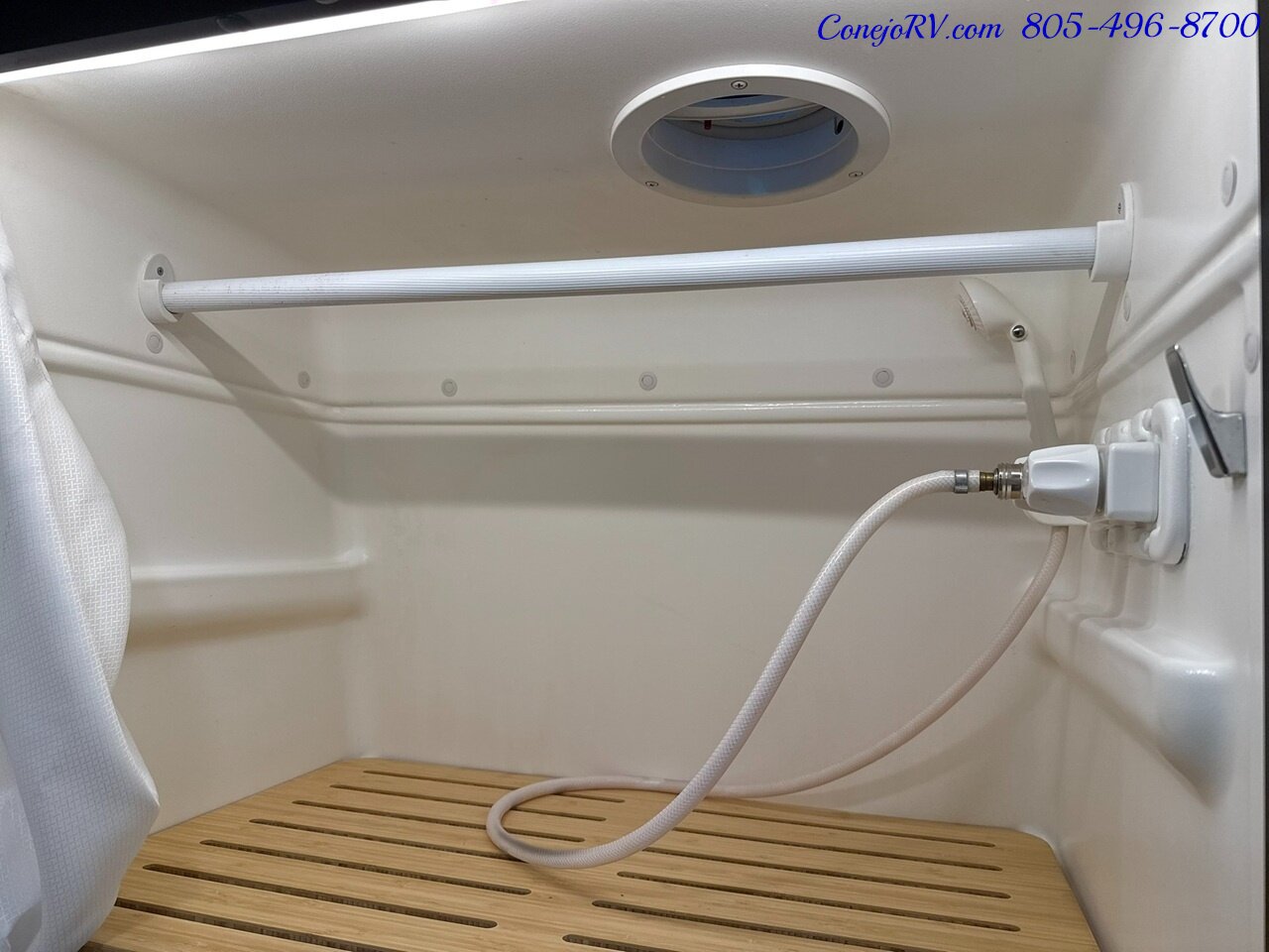 2023 Winnebago Revel 44E 4X4 Sprinter Mercedes Turbo Diesel, 320 AH Lithium   - Photo 17 - Thousand Oaks, CA 91360