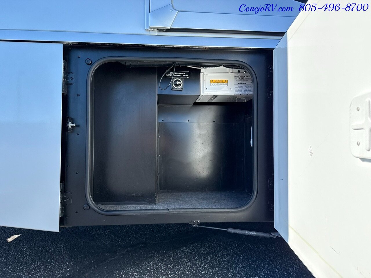 2023 Winnebago Forza 38W Triple Slide Outs Bunkhouse Loft Bed 2 Bath  Cummins Turbo Diesel 45k Miles - Photo 51 - Thousand Oaks, CA 91360